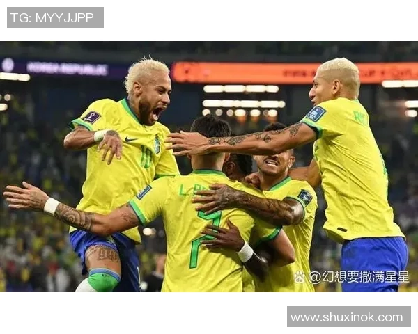 足球明星遭粉丝意外撞击引发关注球迷热情与安全隐患的双重考量